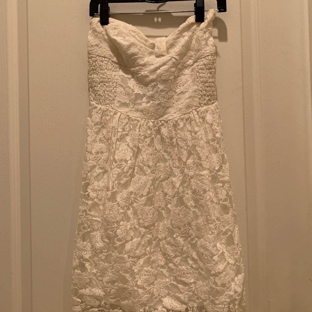 Lovely white lace dress WITH TAG